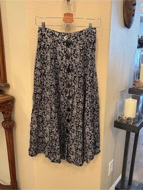 Vintage HONORS Women Black Floral Button-Front Boho Midi Skirt Size XS/S